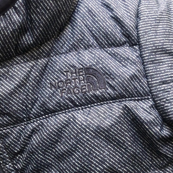The North Face Reversible Puffer - Picture 4 of 8